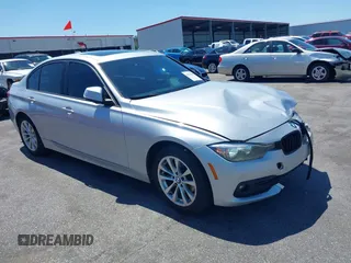 2016 BMW 3 Series 320i xDrive z VIN WBA8E5G57GNT41733, wystawiony jako IAAI lot #42021458 z przebiegiem 136 391 mil mil oraz . Historia ofert i sprzedaży dostępna na DreamBid. Obrazek 1.