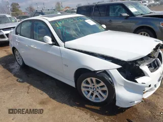 2006 BMW 3 Series 325i with VIN WBAVB13536KX69521, listed as a IAAI auction lot 41832395 with 182,106 mi miles. Bid and sale history available at carsss.com. Image 1.