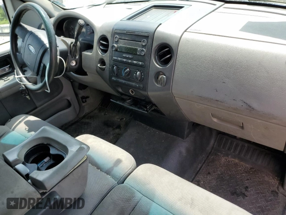 2006 Ford F-150 XL с VIN 1FTRF12W76NB04137, выставлен на аукционе Copart как лот 62117615 с пробегом Не указан миль и Списание • Salvage title. История ставок и продаж доступна на DreamBid. Изображение 8.