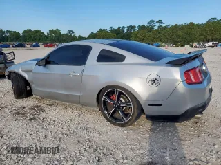 2012 Ford Mustang Premium z VIN 1ZVBP8AM7C5285563, wystawiony jako Copart lot #60732815 z przebiegiem 134 923 mil mil oraz Szkoda całkowita • Salvage title. Historia ofert i sprzedaży dostępna na DreamBid. Obrazek 2.