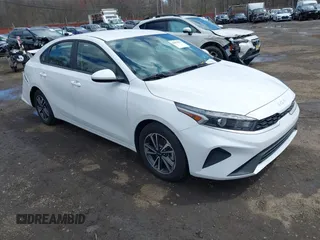 2023 Kia Forte LXS z VIN 3KPF24AD2PE694057, wystawiony jako IAAI lot #41973612 z przebiegiem 18 051 mil mil oraz . Historia ofert i sprzedaży dostępna na DreamBid. Obrazek 1.