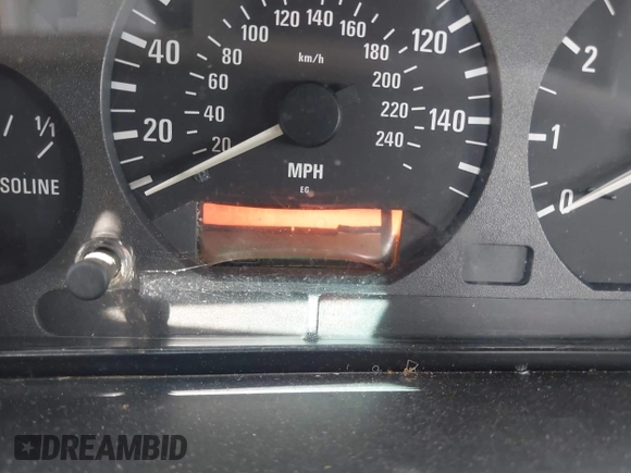1996 BMW 3 Series Z3 1.9 z VIN 4USCH7327TLB75423, wystawiony jako IAAI lot #42822752 z przebiegiem Nie podano mil oraz . Historia ofert i sprzedaży dostępna na DreamBid. Obrazek 7.