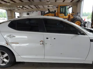2015 Kia Optima LX z VIN 5XXGM4A72FG488753, wystawiony jako IAAI lot #39163213 z przebiegiem 128 821 mil mil oraz . Historia ofert i sprzedaży dostępna na DreamBid. Obrazek 14.