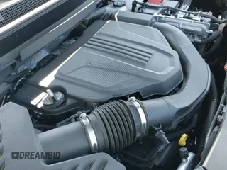 2024 Chevrolet Traverse AWD RS z VIN 1GNEVLKSXRJ204147, wystawiony jako IAAI lot #41998829 z przebiegiem 20 058 mil mil oraz . Historia ofert i sprzedaży dostępna na DreamBid. Obrazek 19.