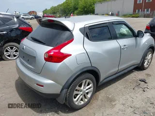 2013 Nissan Juke SL z VIN JN8AF5MV3DT213989, wystawiony jako IAAI lot #42262466 z przebiegiem 94 823 mil mil oraz . Historia ofert i sprzedaży dostępna na DreamBid. Obrazek 4.
