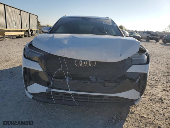 2022 Audi Q4 e-tron Prestige with VIN WA1M2BFZ2NP054938, listed as a Copart auction lot 82666764 with 0 mi miles and Salvage Title. Bid and sale history available at carsss.com. Image 5.