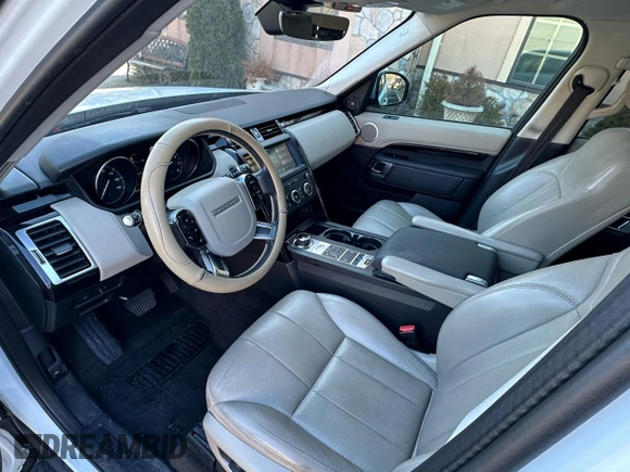 2020 Land Rover Discovery SE z VIN SALRG2RV7L2423060, wystawiony jako Copart lot #47578895 z przebiegiem 72 518 mil mil oraz Tytuł czysty. Historia ofert i sprzedaży dostępna na DreamBid. Obrazek 14.