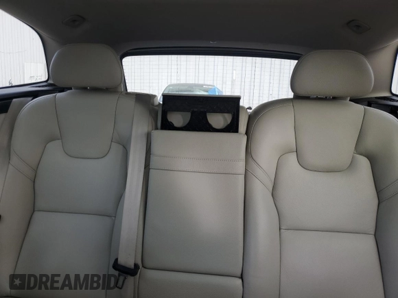 2018 Volvo XC60 Momentum with VIN LYV102RK5JB116738, listed as a Copart auction lot 71602444 with 53,916 mi miles and Salvage title. Bid and sale history available at DreamBid. Image 10.