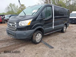 2017 Ford Transit z VIN 1FTYE1YM6HKA47762, wystawiony jako IAAI lot #41799938 z przebiegiem Nie podano mil oraz . Historia ofert i sprzedaży dostępna na DreamBid. Obrazek 2.