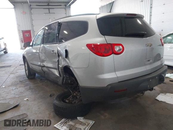 2012 Chevrolet Traverse LS z VIN 1GNKREED9CJ355181, wystawiony jako IAAI lot #42190745 z przebiegiem 94 177 mil mil oraz . Historia ofert i sprzedaży dostępna na DreamBid. Obrazek 3.