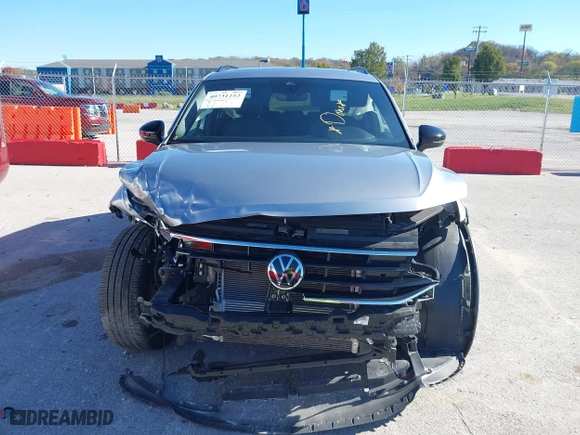 2023 Volkswagen Tiguan SE R-Line Black with VIN 3VVCB7AX7PM137019, listed as a IAAI auction lot 40731252 with 20,098 mi miles. Bid and sale history available at carsss.com. Image 12.