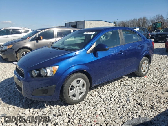2013 Chevrolet Sonic LS z VIN 1G1JA5SH4D4170385, wystawiony jako Copart lot #53424445 z przebiegiem 73 063 mil mil oraz Czysty tytuł • Clean title. Historia ofert i sprzedaży dostępna na DreamBid. Obrazek 1.