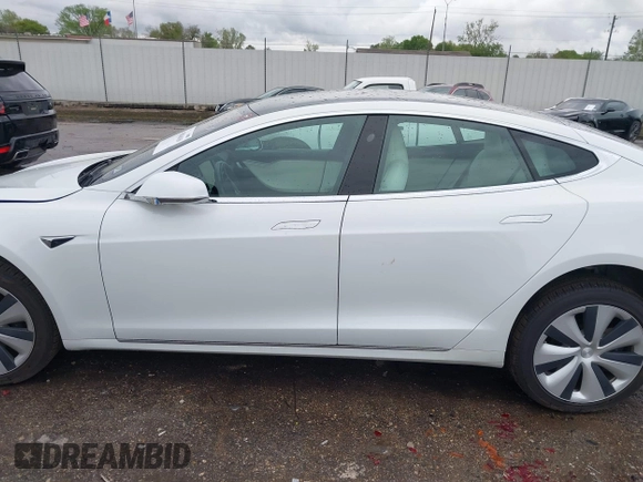 2021 Tesla Model S Long Range Plus with VIN 5YJSA1E21MF425482, listed as a IAAI auction lot 41886030 with Not provided miles and . Bid and sale history available at DreamBid. Image 13.