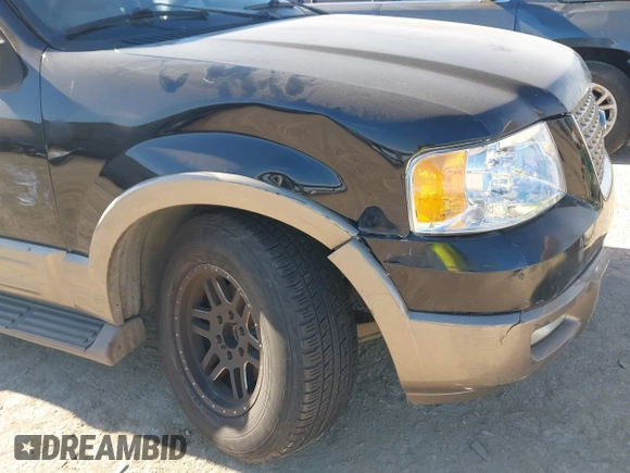 2003 Ford Expedition Eddie Bauer with VIN 1FMEU17W83LC17028, listed as a IAAI auction lot 41355928 with 229,271 mi miles. Bid and sale history available at carsss.com. Image 6.