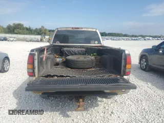 2005 GMC Sierra 1500HD SLT z VIN 1GTGK13U25F895511, wystawiony jako Copart lot #72173084 z przebiegiem 188 070 mil mil oraz Tytuł czysty. Historia ofert i sprzedaży dostępna na DreamBid. Obrazek 6.
