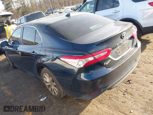 2020 Toyota Camry LE with VIN 4T1C11AK0LU864863, listed as a IAAI auction lot 41748371 with 82,063 mi miles and . Bid and sale history available at carsss.com. Image 3.