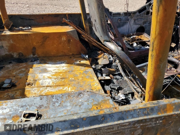 1992 Jeep Wrangler z VIN 2J4FY19P5NJ502467, wystawiony jako Copart lot #77054933 z przebiegiem Nie podano mil oraz Czysty tytuł • Clean title. Historia ofert i sprzedaży dostępna na DreamBid. Obrazek 10.