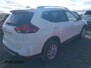 2020 Nissan Rogue SV z VIN JN8AT2MV3LW138117, wystawiony jako IAAI lot #41902231 z przebiegiem 131 746 mil mil oraz . Historia ofert i sprzedaży dostępna na DreamBid. Obrazek 4.