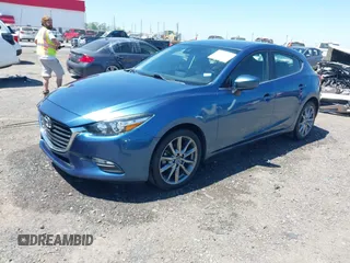 2018 Mazda 3 Touring z VIN 3MZBN1L38JM185142, wystawiony jako IAAI lot #42004450 z przebiegiem 172 096 mil mil oraz . Historia ofert i sprzedaży dostępna na DreamBid. Obrazek 2.