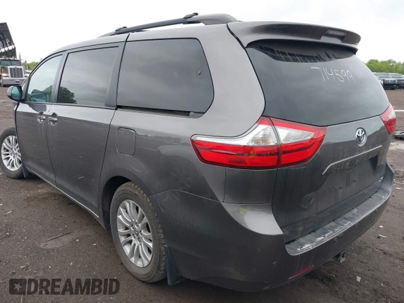 2016 Toyota Sienna XLE z VIN 5TDYK3DC3GS714599, wystawiony jako IAAI lot #42240471 z przebiegiem 135 746 mil mil oraz . Historia ofert i sprzedaży dostępna na DreamBid. Obrazek 3.