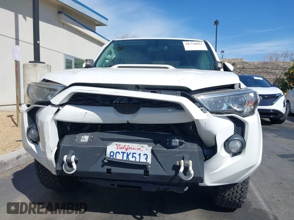 2018 Toyota 4Runner SR5 with VIN JTEBU5JR8J5543622, listed as a IAAI auction lot 41770031 with 101,272 mi miles. Bid and sale history available at carsss.com. Image 6.