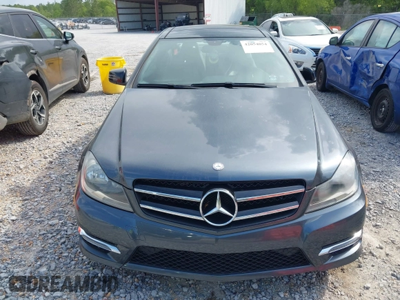 2014 Mercedes-Benz C 250 z VIN WDDGJ4HB9EG224400, wystawiony jako IAAI lot #42054054 z przebiegiem 40 200 mil mil oraz . Historia ofert i sprzedaży dostępna na DreamBid. Obrazek 6.