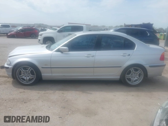 2001 BMW 3 Series 330i with VIN WBAAV53441JR78432, listed as a IAAI auction lot 41875391 with 105,050 mi miles. Bid and sale history available at carsss.com. Image 14.