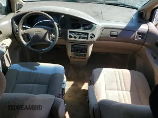 2002 Toyota Sienna LE with VIN 4T3ZF13C32U463654, listed as a Copart auction lot 68852404 with 199,094 mi miles and Salvage Title. Bid and sale history available at carsss.com. Image 8.