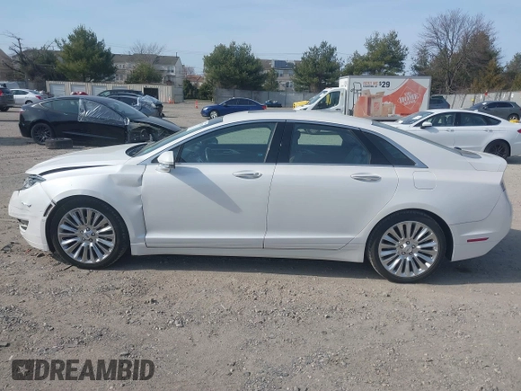 2016 Lincoln MKZ with VIN 3LN6L2J91GR620193, listed as a IAAI auction lot 41807038 with 61,235 mi miles. Bid and sale history available at carsss.com. Image 14.