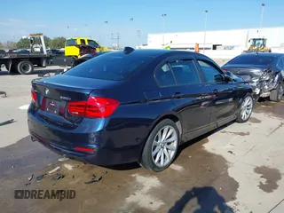 2016 BMW 3 Series 320i xDrive z VIN WBA8E5G56GNT41786, wystawiony jako IAAI lot #41164610 z przebiegiem 57 853 mil mil oraz . Historia ofert i sprzedaży dostępna na DreamBid. Obrazek 4.