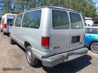 2004 Ford Econoline Wagon XL with VIN 1FBNE31L74HB01176, listed as a IAAI auction lot 42050257 with 128,489 mi miles. Bid and sale history available at carsss.com. Image 3.