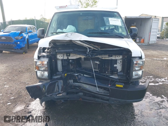 2011 Ford Econoline Cargo Commercial z VIN 1FTNE2EL6BDB35128, wystawiony jako IAAI lot #42088056 z przebiegiem 146 609 mil mil oraz . Historia ofert i sprzedaży dostępna na DreamBid. Obrazek 6.