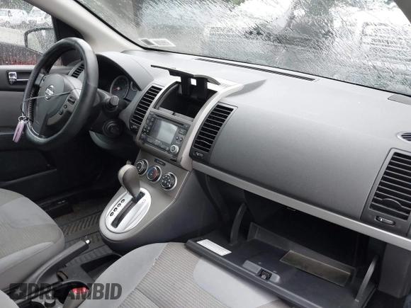 2010 Nissan Sentra S z VIN 3N1AB6AP9AL638624, wystawiony jako IAAI lot #42482578 z przebiegiem 221 987 mil mil oraz . Historia ofert i sprzedaży dostępna na DreamBid. Obrazek 5.