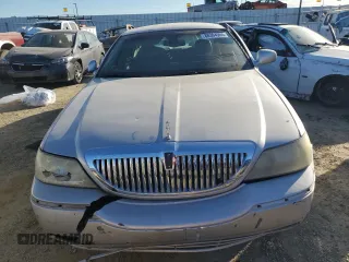2003 Lincoln Town Car Signature z VIN 1LNHM82W73Y612608, wystawiony jako Copart lot #88304985 z przebiegiem Nie podano mil oraz Nie do naprawy • Non repairable. Historia ofert i sprzedaży dostępna na DreamBid. Obrazek 5.