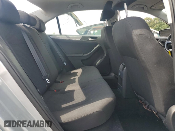 2015 Volkswagen Jetta SE z VIN 3VWD17AJ4FM417218, wystawiony jako Copart lot #61001125 z przebiegiem 84 159 mil mil oraz Szkoda całkowita • Salvage title. Historia ofert i sprzedaży dostępna na DreamBid. Obrazek 10.