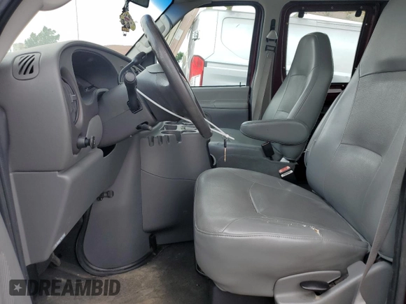 2005 Ford Econoline Passenger XL z VIN 1FMRE11W15HB11789, wystawiony jako Copart lot #64285275 z przebiegiem 148 953 mil mil oraz Czysty tytuł • Clean title. Historia ofert i sprzedaży dostępna na DreamBid. Obrazek 7.