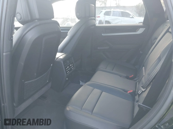 2024 Porsche Cayenne z VIN WP1AA2AY4RDA14120, wystawiony jako IAAI lot #41477355 z przebiegiem 3 134 mil mil oraz . Historia ofert i sprzedaży dostępna na DreamBid. Obrazek 8.
