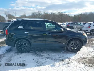 2011 Kia Sorento EX with VIN 5XYKUDA25BG043458, listed as a IAAI auction lot 41363660 with 197,151 mi miles. Bid and sale history available at carsss.com. Image 13.