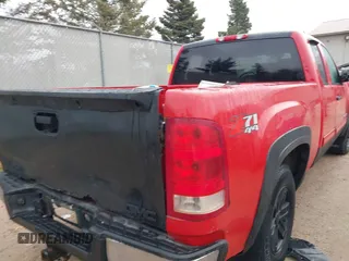 2010 GMC Sierra 1500 SLE z VIN 1GTSKVE33AZ144299, wystawiony jako IAAI lot #41086313 z przebiegiem 199 994 mil mil oraz . Historia ofert i sprzedaży dostępna na DreamBid. Obrazek 18.