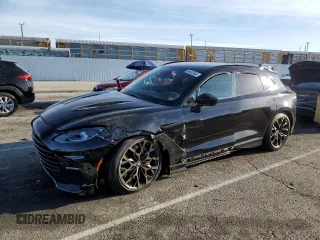 2023 Aston Martin DBX 707 z VIN SD7VUJBW6PTV08239, wystawiony jako Copart lot #46472854 z przebiegiem Nie podano mil oraz Szkody całkowita. Historia ofert i sprzedaży dostępna na DreamBid. Obrazek 1.