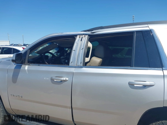 2016 Chevrolet Tahoe LT z VIN 1GNSCBKC0GR249415, wystawiony jako IAAI lot #42003130 z przebiegiem 130 706 mil mil oraz . Historia ofert i sprzedaży dostępna na DreamBid. Obrazek 17.
