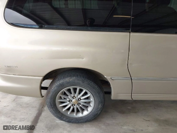 2000 Chrysler Town & Country Limited with VIN 1C4GP64L6YB609675, listed as a IAAI auction lot 41980552 with 183,181 mi miles. Bid and sale history available at carsss.com. Image 6.