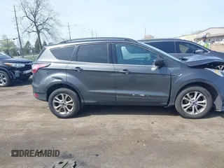 2017 Ford Escape SE z VIN 1FMCU0GD0HUE06774, wystawiony jako IAAI lot #42135955 z przebiegiem 141 807 mil mil oraz . Historia ofert i sprzedaży dostępna na DreamBid. Obrazek 14.