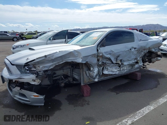 2013 Ford Mustang V6 z VIN 1ZVBP8AM2D5262788, wystawiony jako IAAI lot #41782437 z przebiegiem 54 013 mil mil oraz . Historia ofert i sprzedaży dostępna na DreamBid. Obrazek 6.