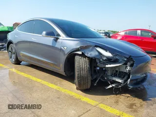 2019 Tesla Model 3 Mid Range z VIN 5YJ3E1EA7KF298816, wystawiony jako IAAI lot #42194478 z przebiegiem 86 017 mil mil oraz . Historia ofert i sprzedaży dostępna na DreamBid. Obrazek 1.