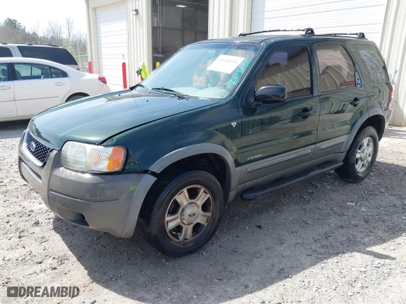2001 Ford Escape XLT with VIN 1FMYU03141KB92083, listed as a IAAI auction lot 41840250 with 221,444 mi miles. Bid and sale history available at carsss.com. Image 2.