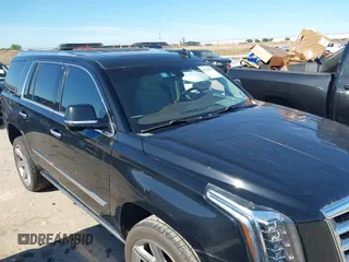 2017 Cadillac Escalade Premium Luxury z VIN 1GYS4CKJ6HR239428, wystawiony jako IAAI lot #42221451 z przebiegiem 87 421 mil mil oraz . Historia ofert i sprzedaży dostępna na DreamBid. Obrazek 18.