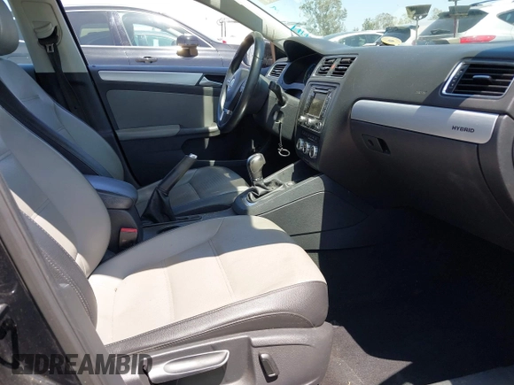 2013 Volkswagen Jetta Hybrid SE with VIN 3VW637AJ8DM299657, listed as a IAAI auction lot 42538101 with 128,822 mi miles and . Bid and sale history available at DreamBid. Image 5.