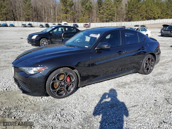2019 Alfa Romeo Giulia Ti with VIN ZARFAMBN8K7611823, listed as a Copart auction lot 43012095 with 0 mi miles and Salvage Title. Bid and sale history available at carsss.com. Image 1.