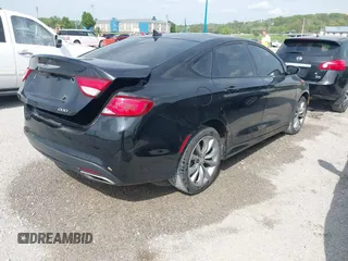 2016 Chrysler 200 S z VIN 1C3CCCBG9GN175199, wystawiony jako IAAI lot #41938820 z przebiegiem 214 508 mil mil oraz . Historia ofert i sprzedaży dostępna na DreamBid. Obrazek 4.